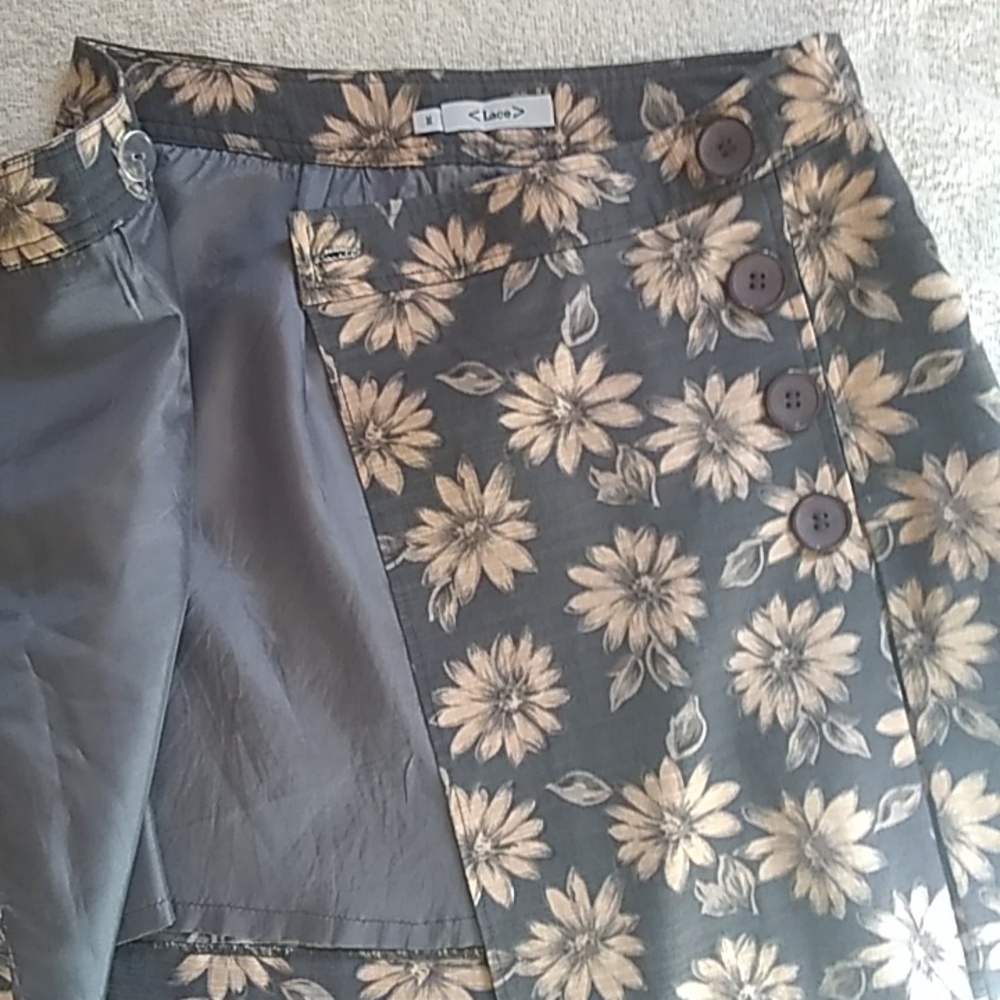 Skirt - Picture 2 of 5